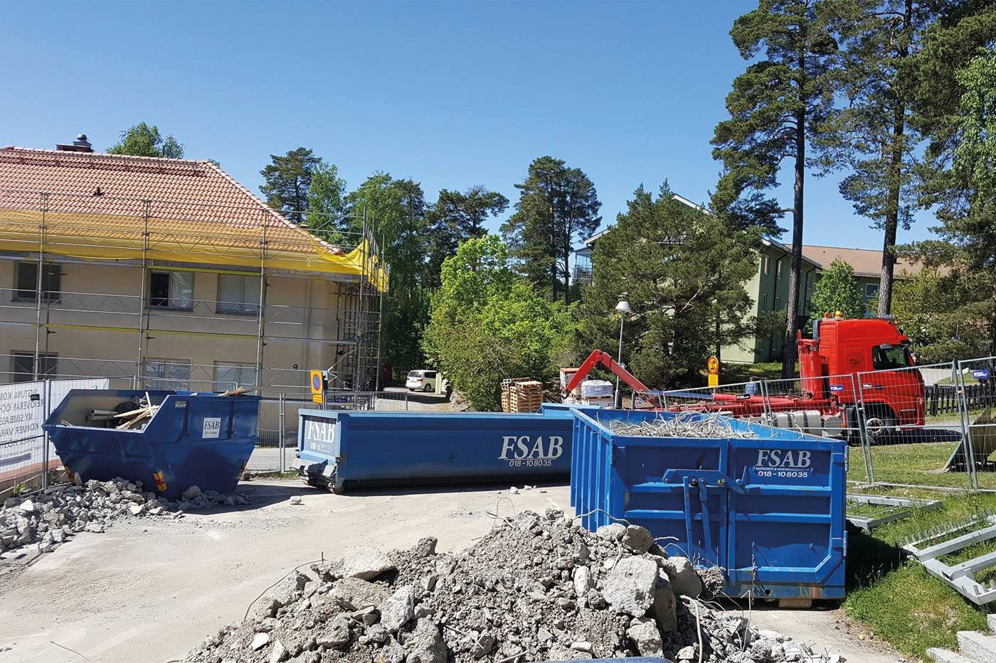 Hyr container i Uppsala för uppsamling av byggavfall