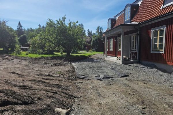 Komplett markleverantör som planerar och förbereder marken på din tomt