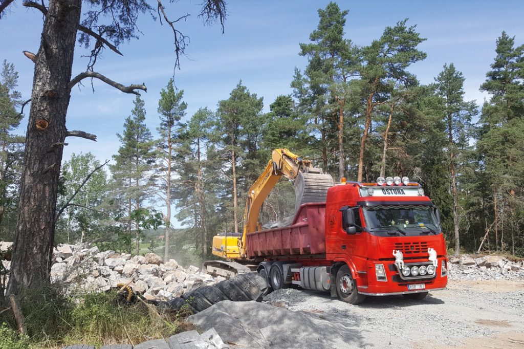 Östuna schakt sköter transport av grus i Uppsala