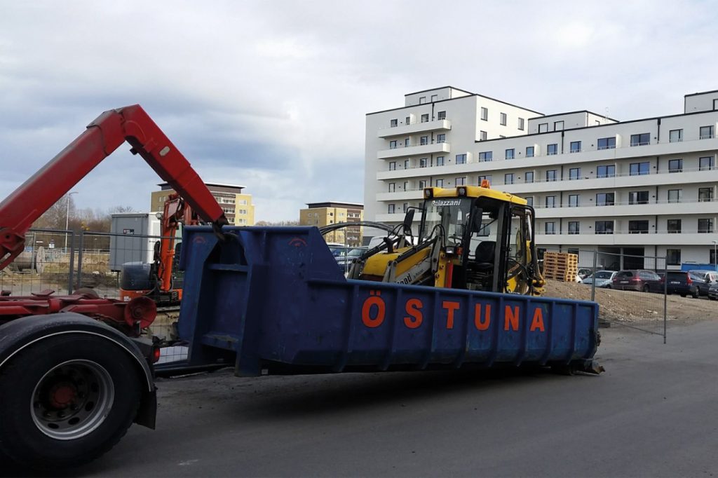 Östuna schakt och transport AB bistår med transport av tunga objekt